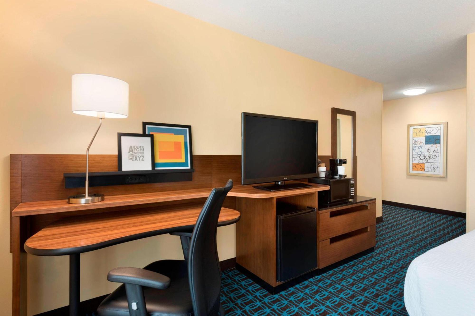 Fairfield Inn & Suites Hartford Manchester Exterior photo