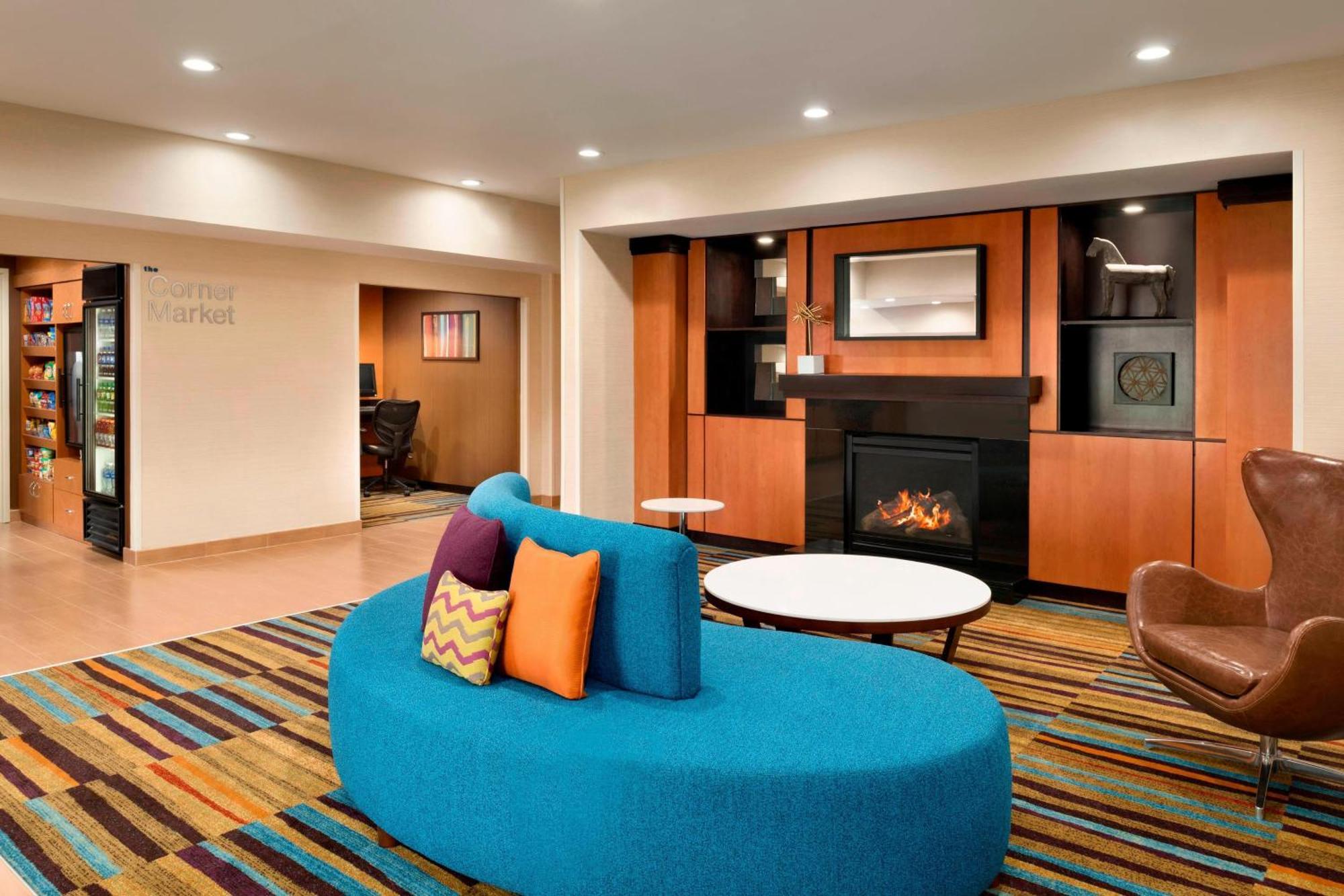 Fairfield Inn & Suites Hartford Manchester Exterior photo