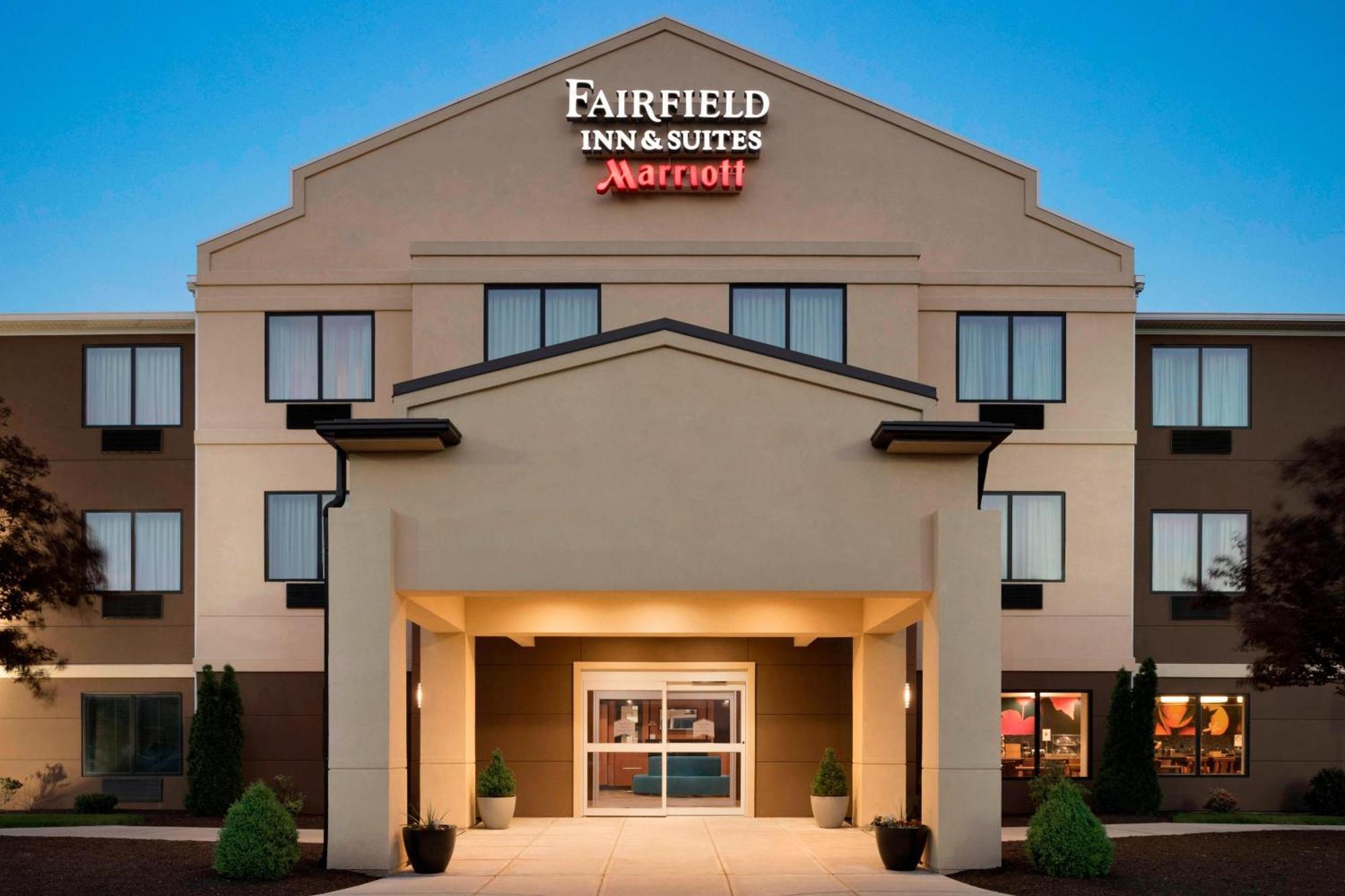 Fairfield Inn & Suites Hartford Manchester Exterior photo