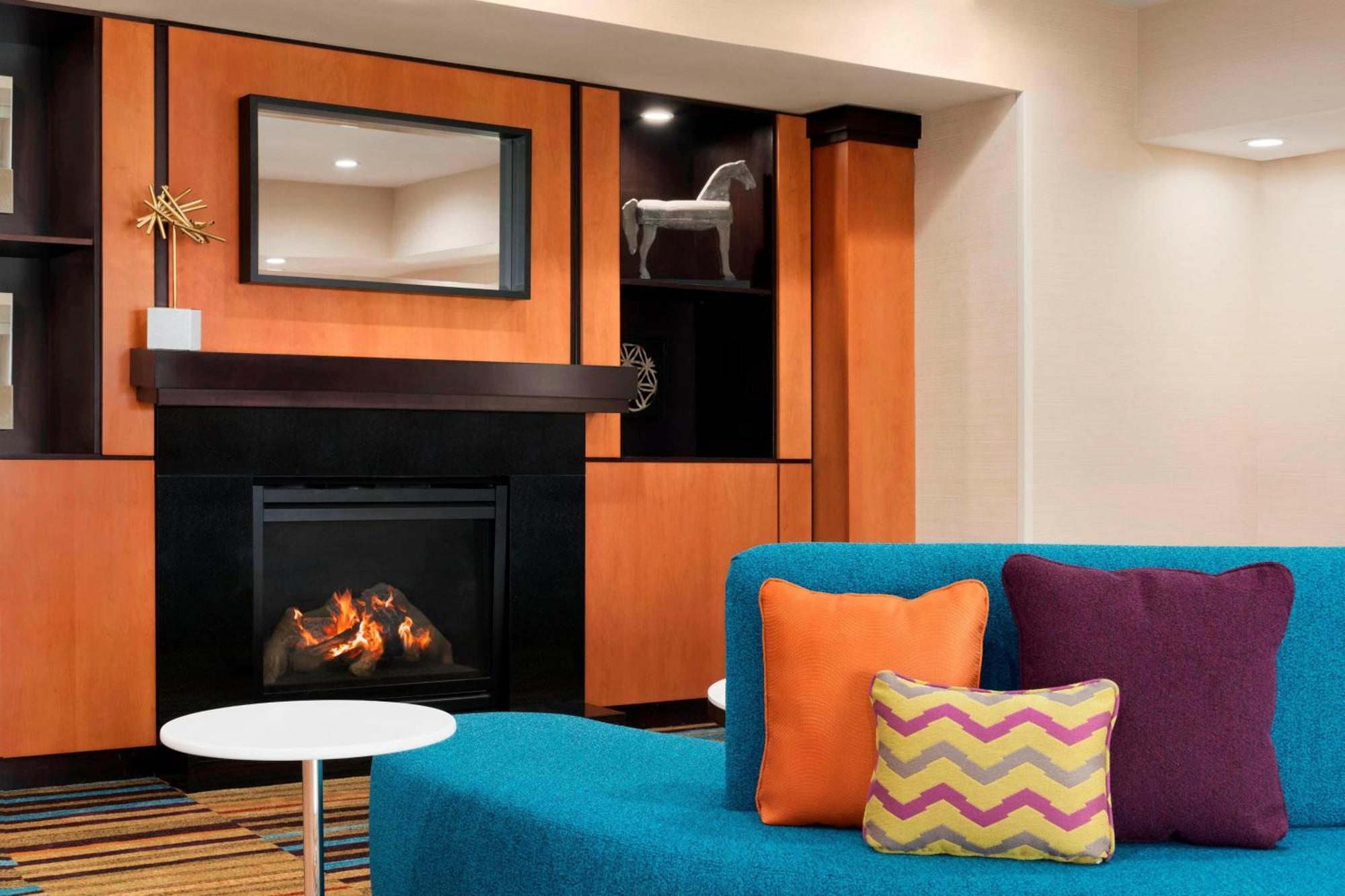 Fairfield Inn & Suites Hartford Manchester Exterior photo