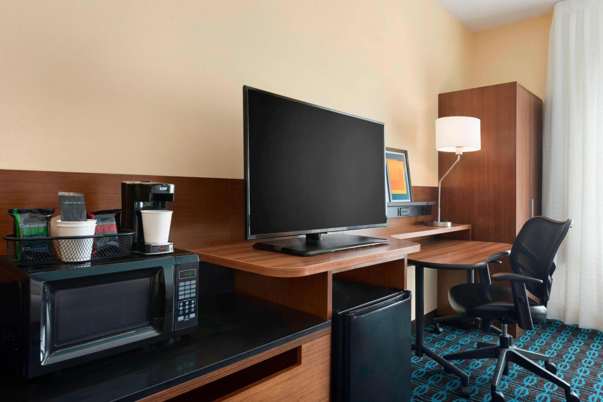 Fairfield Inn & Suites Hartford Manchester Exterior photo