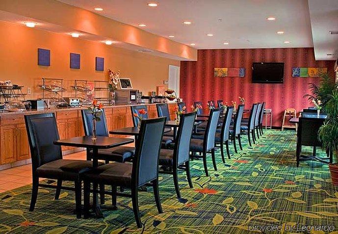 Fairfield Inn & Suites Hartford Manchester Restaurant photo