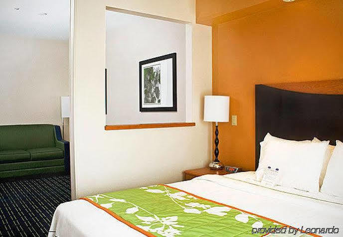 Fairfield Inn & Suites Hartford Manchester Exterior photo